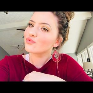 Meet your Posher, Ariel!!! 🌸💜